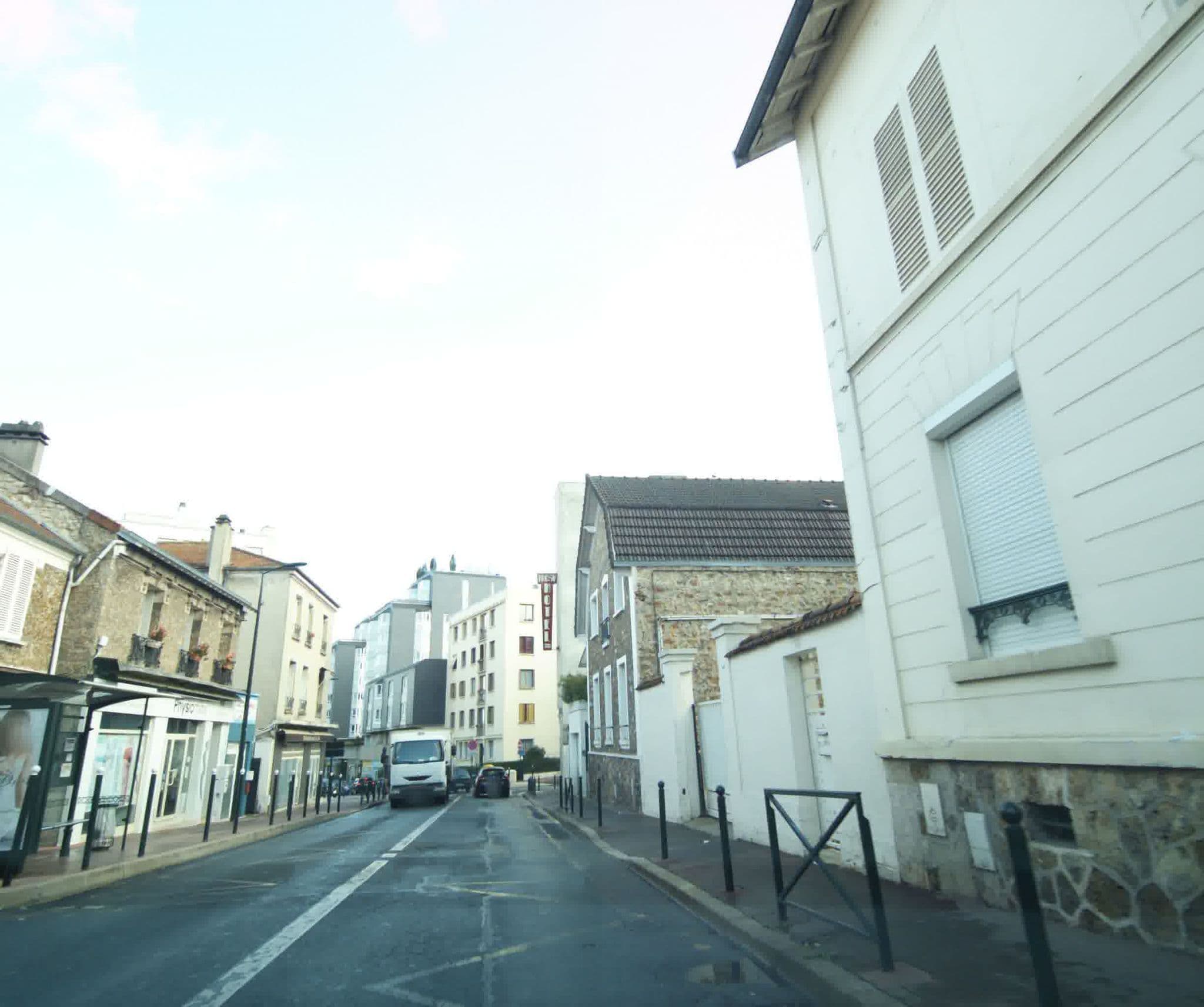 Street view near Hôtel du Trosy, Clamart — © sogefi (CC BY-SA · Mapillary)