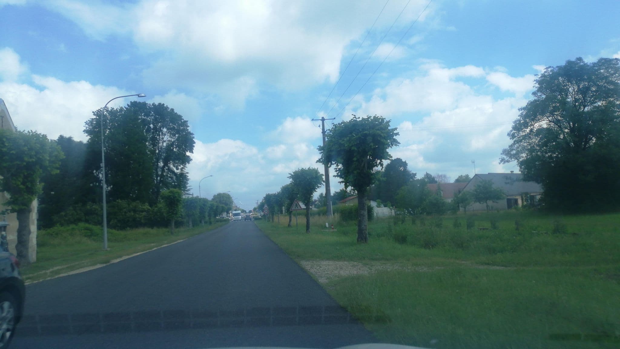 Street view near Le Voriou, Saint-Romain-sur-Cher — © tif35 (CC BY-SA · Mapillary)