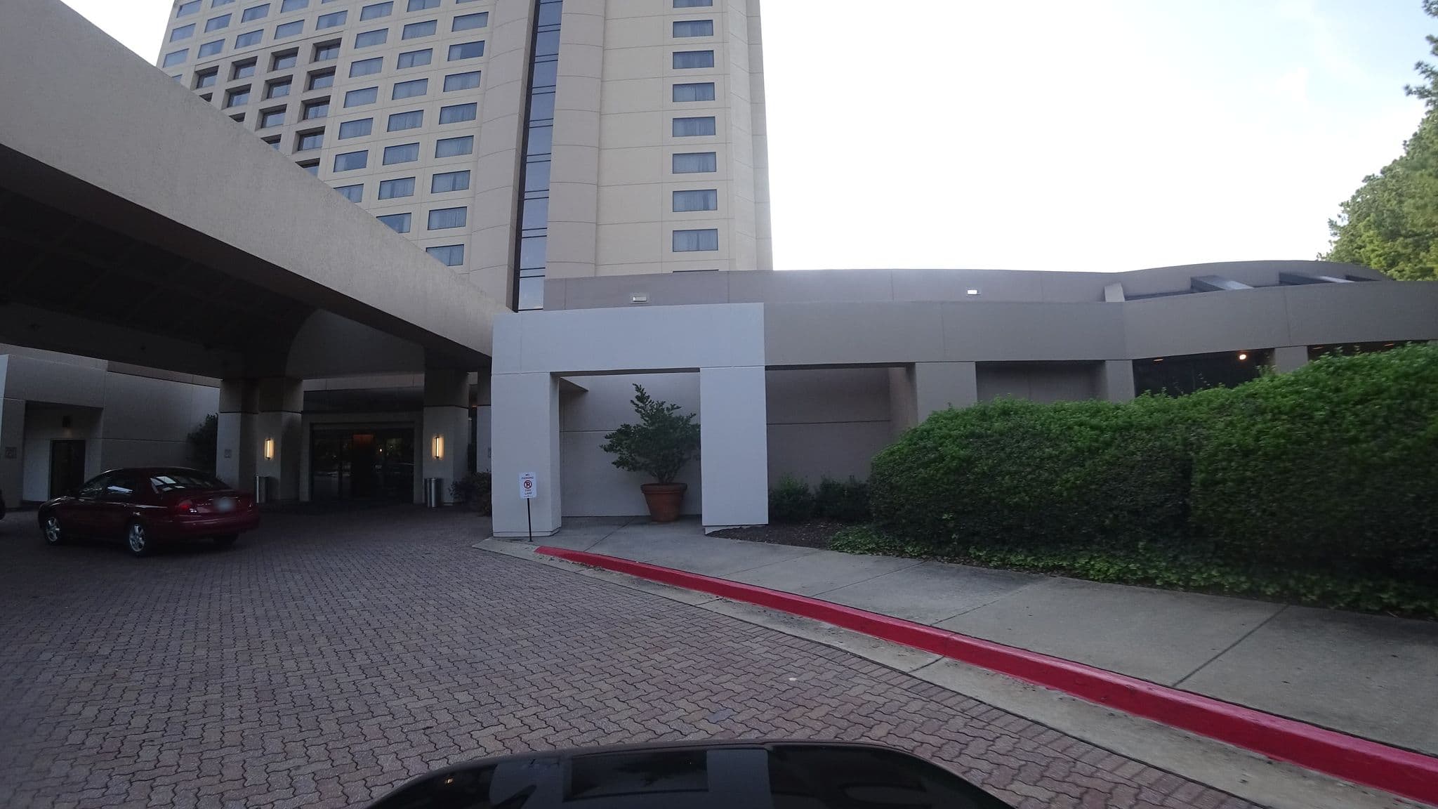 Street view near Atlanta Marriott Gwinnett Place, Lilburn — © lxmatl5 (CC BY-SA · Mapillary)