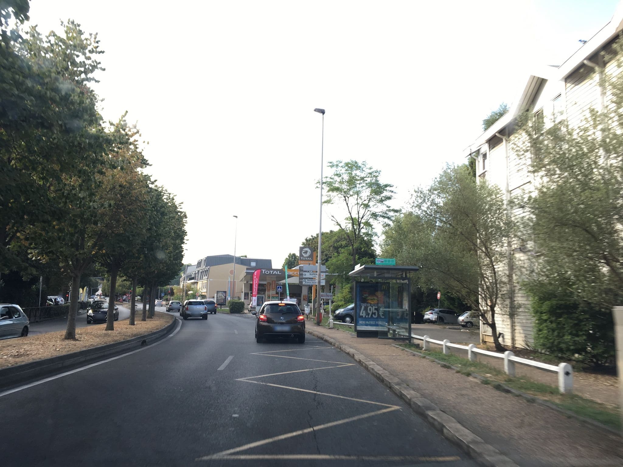 Street view near Buffalo Hotel, Le Port-Marly — © unmap (CC BY-SA · Mapillary)