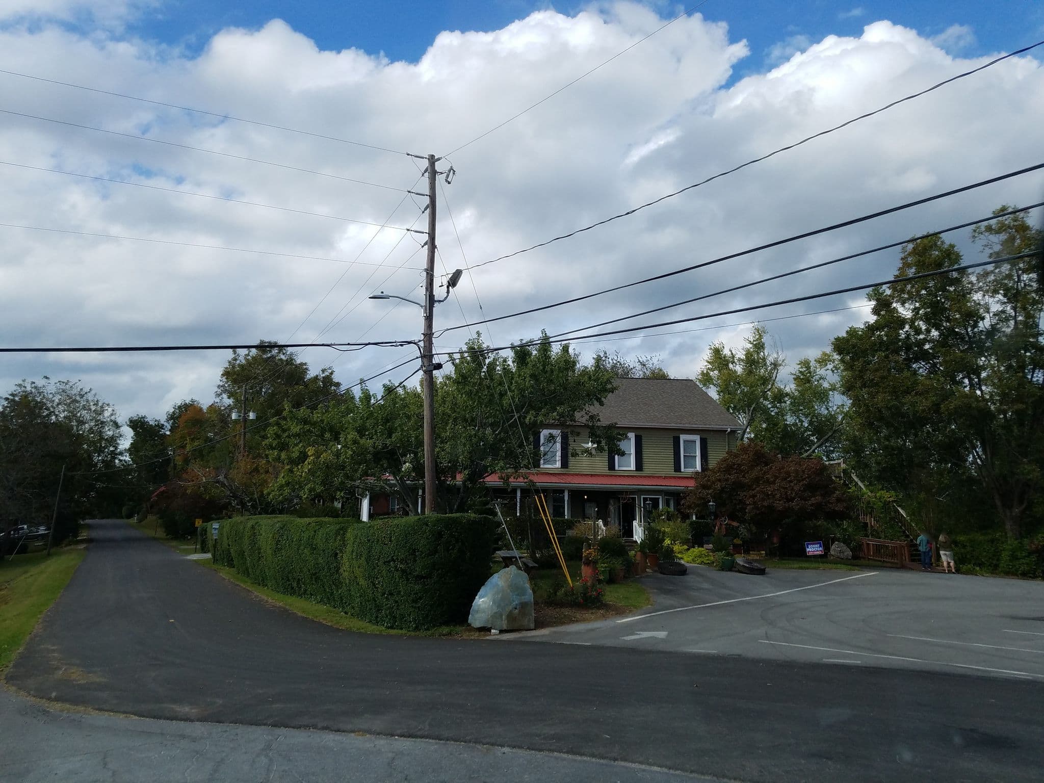 Street view near Woodbridge Inn Restaurant & Lodge, Nelson — © jackdripper (CC BY-SA · Mapillary)