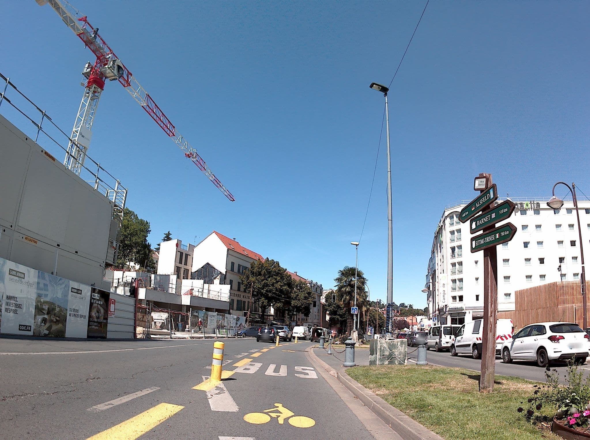 Street view near Campanile, Chaville — © patman (CC BY-SA · Mapillary)