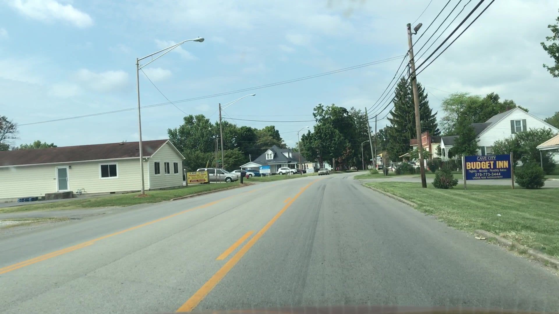 Street view near Cave City Budget Inn, Cave City — © lvl5 (CC BY-SA · Mapillary)
