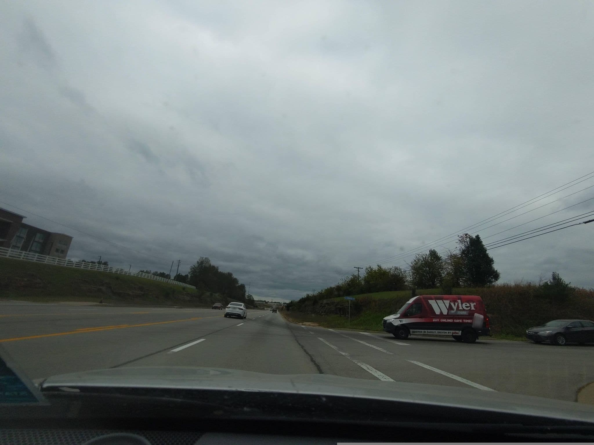 Street view near La Quinta Inn & Suites by Wyndham Bardstown, Bardstown — © edisondotme (CC BY-SA · Mapillary)