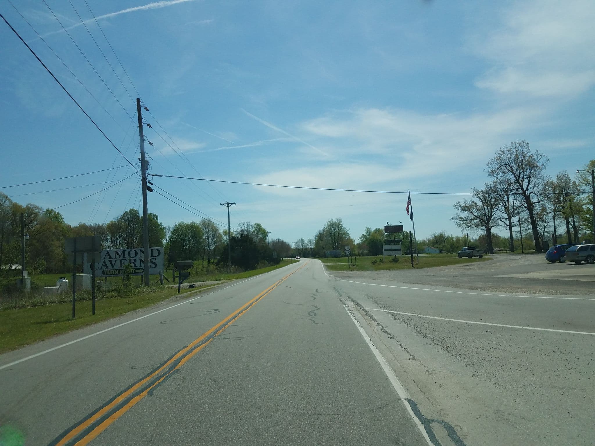 Street view near Oakes Motel & Campground, Cave City — © jbthemilker (CC BY-SA · Mapillary)