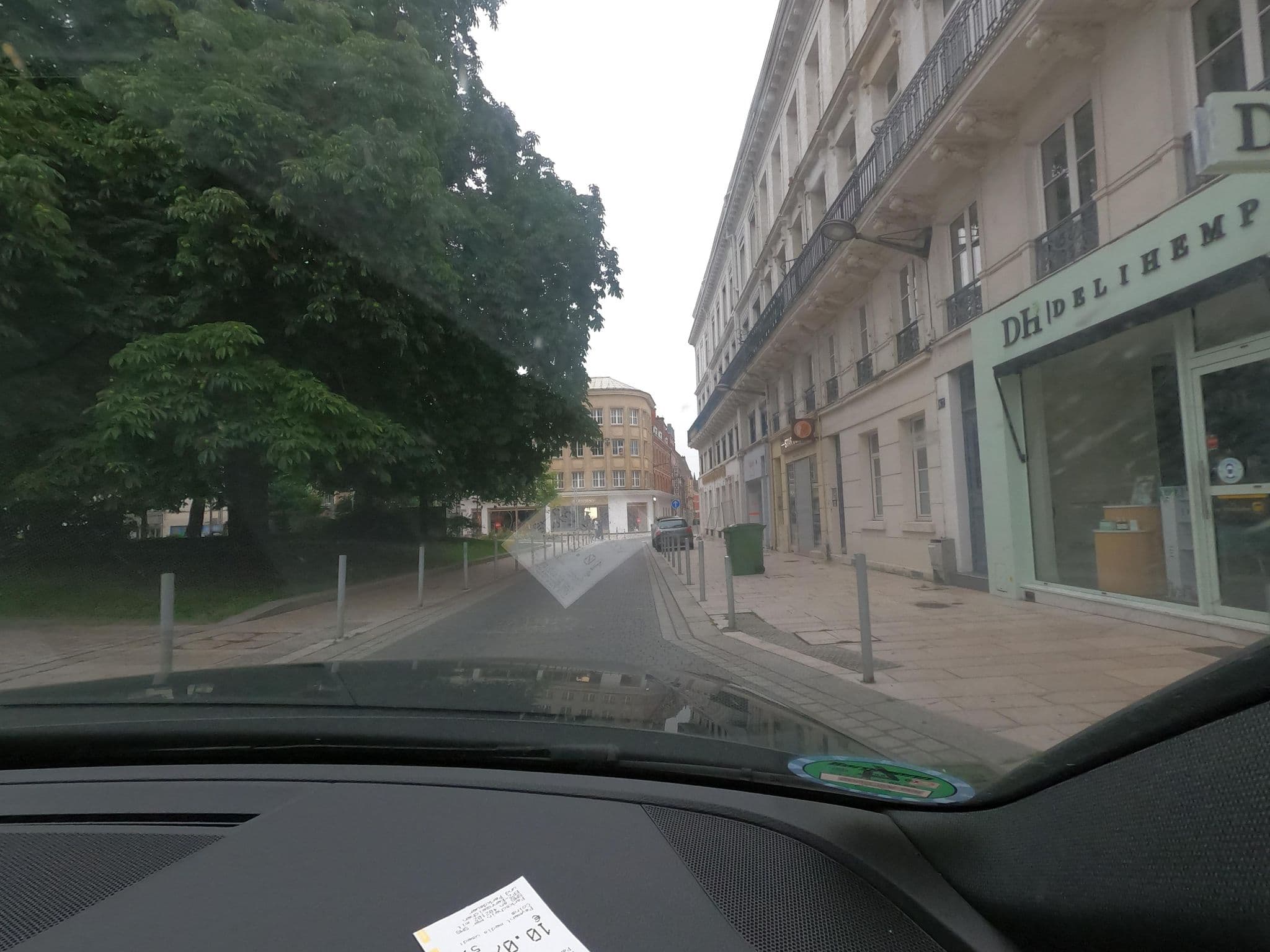 Street view near Best Western Grand Hôtel de l'Univers, Amiens — © saschahaberkorn (CC BY-SA · Mapillary)