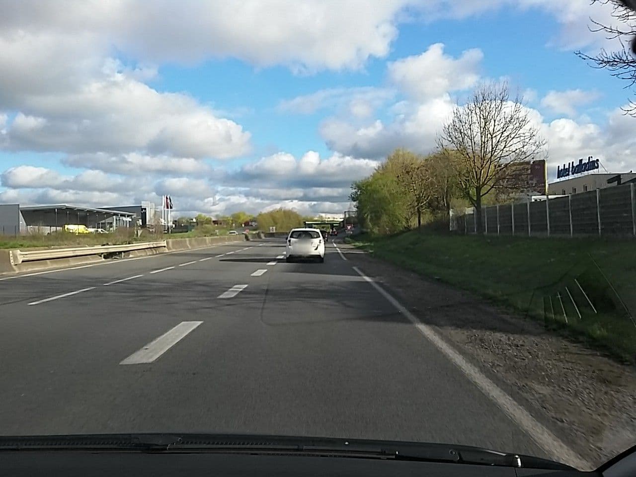 Street view near Tabl'Hôtel, Longueau — © foxandpotatoes (CC BY-SA · Mapillary)