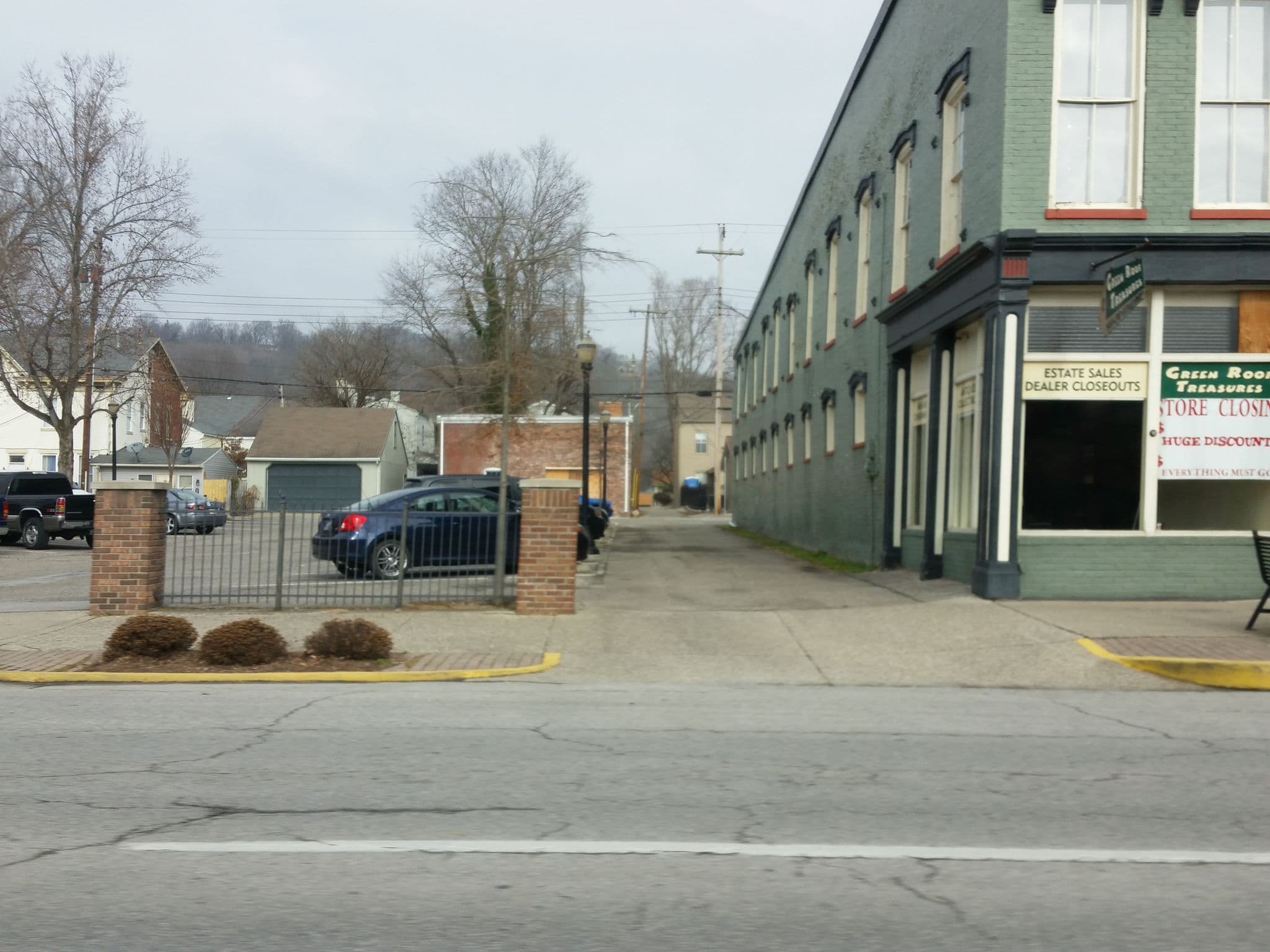 Street view near Jwi Confectionery, North Madison — © allen (CC BY-SA · Mapillary)
