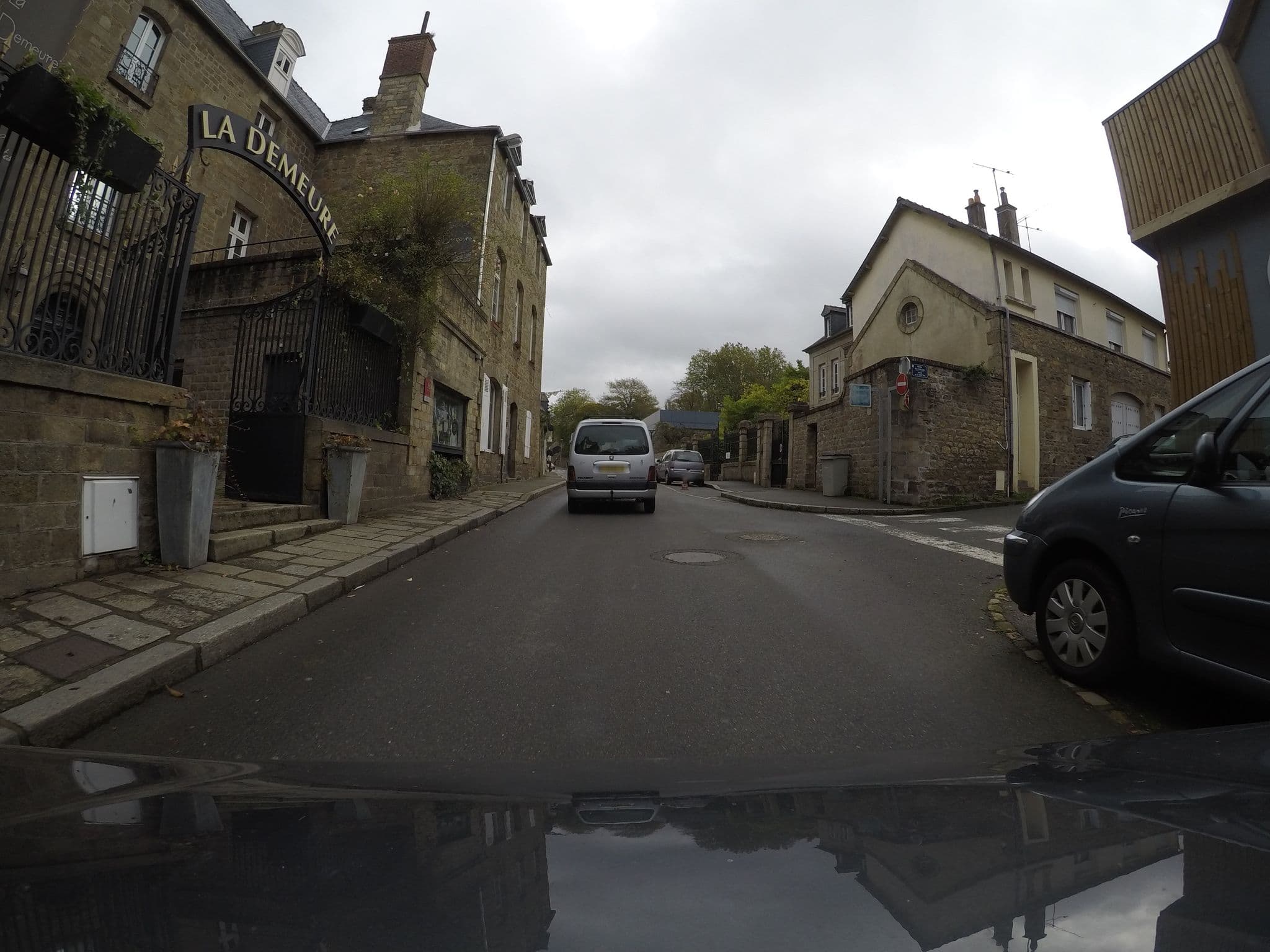 Street view near La Demeure, Guingamp — © carto_leff_armor (CC BY-SA · Mapillary)