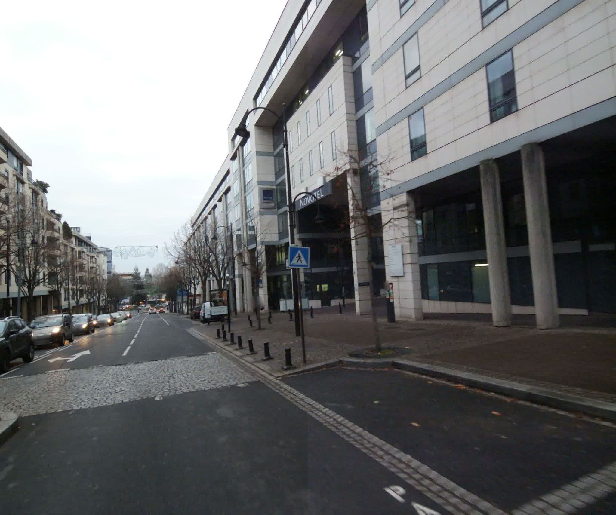 Street view near Novotel, Chatou — © sogefi (CC BY-SA · Mapillary)