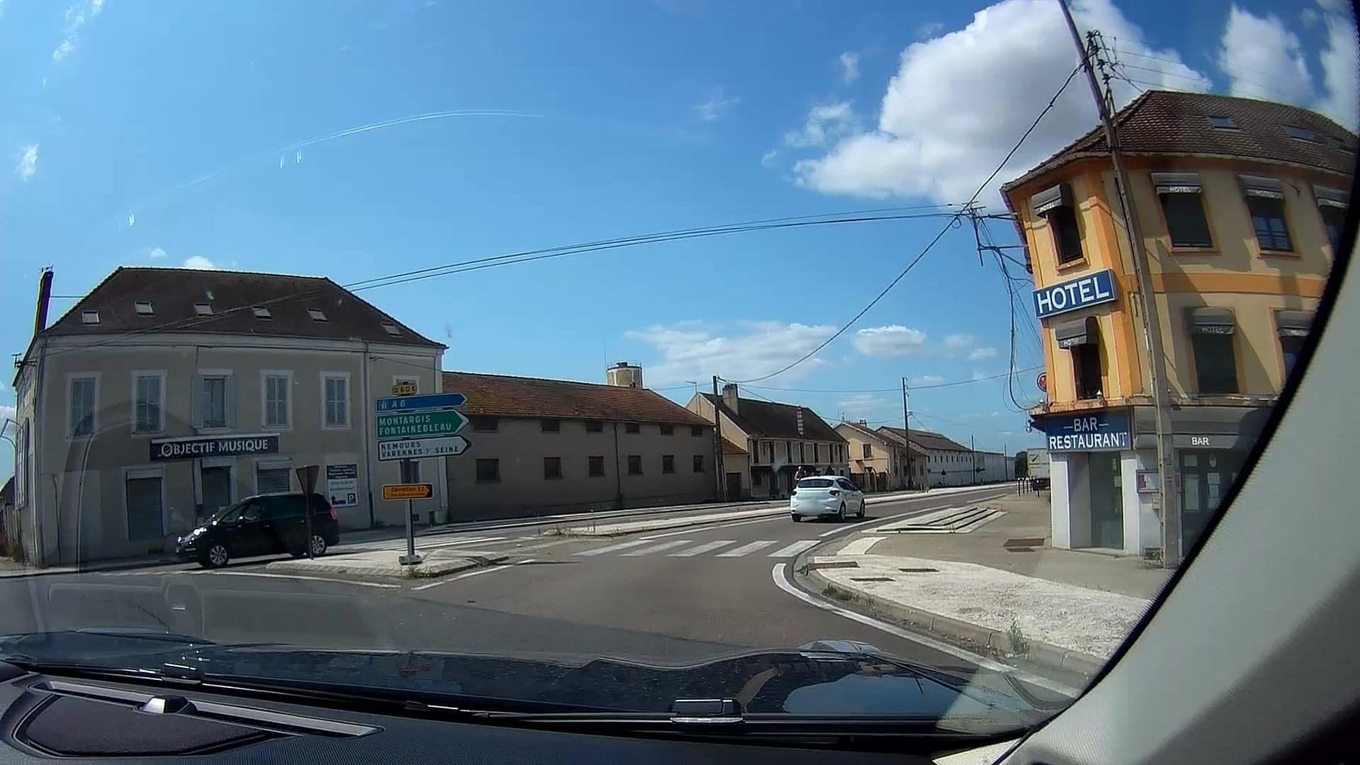 Street view near Le Petit Fossard, Cannes-Écluse — © micmin1972 (CC BY-SA · Mapillary)