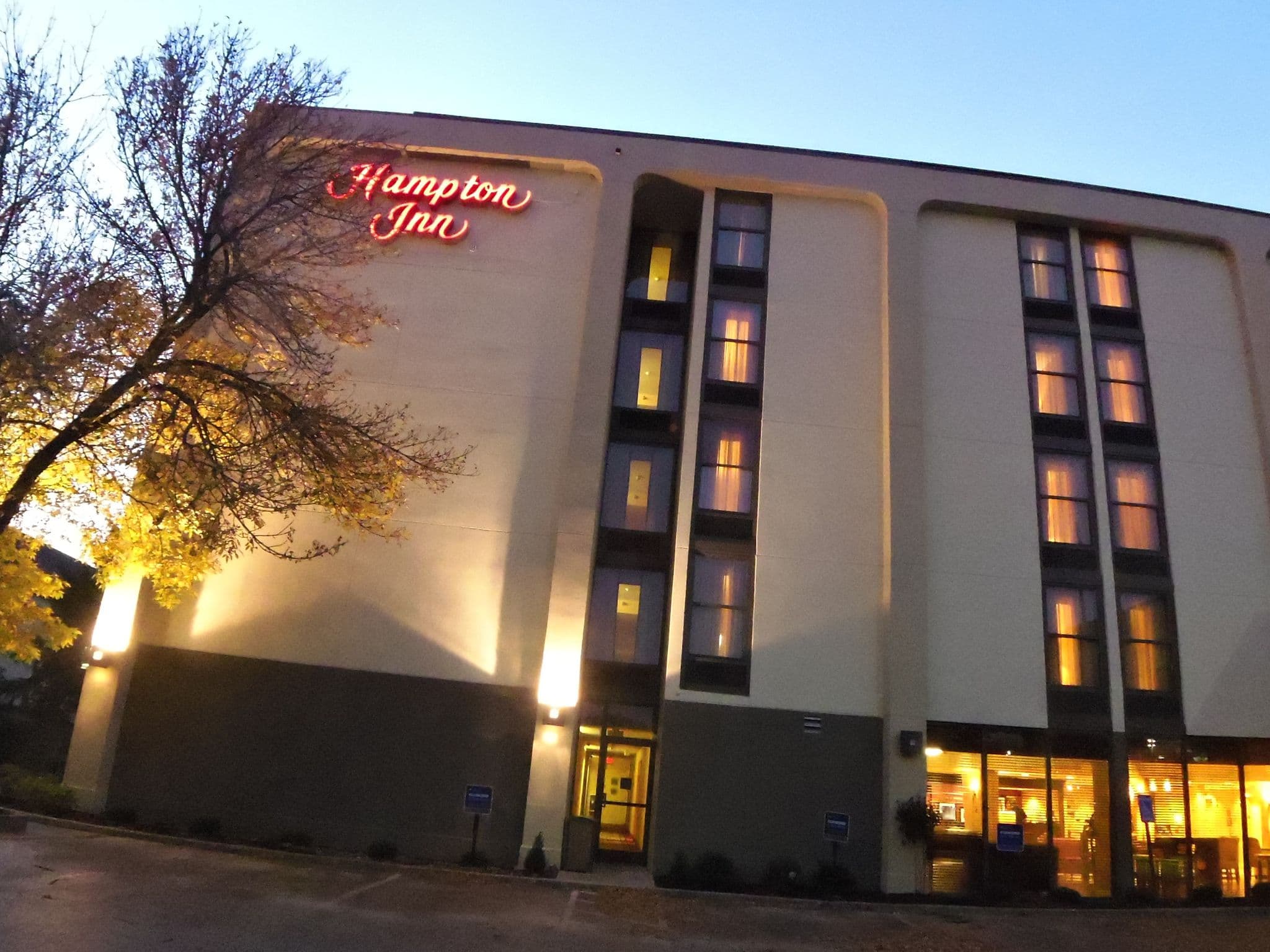 Street view near Hampton Inn Lexington Ky, Lexington-Fayette — © allen (CC BY-SA · Mapillary)
