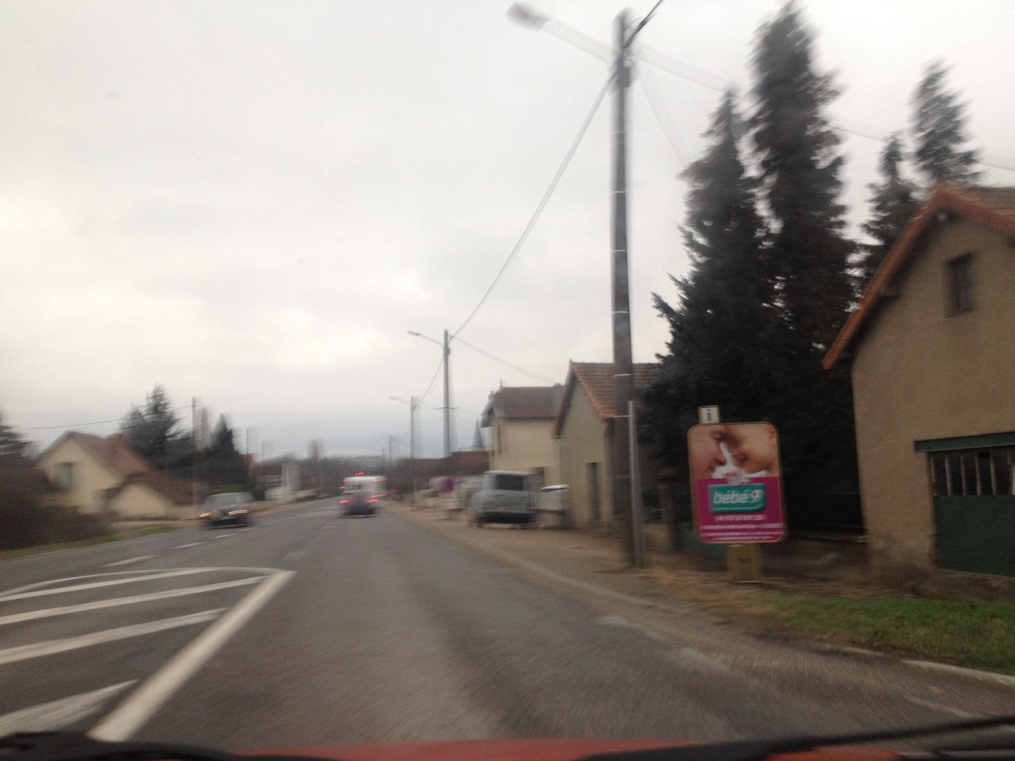 Street view near Le relais bleu, Varennes-sur-Allier — © zimmy (CC BY-SA · Mapillary)