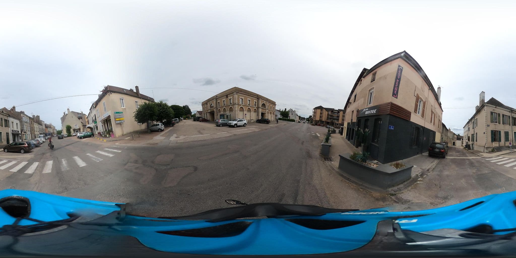 Street view near Crazy Pêche, Verdun-sur-le-Doubs — © padididejurbise (CC BY-SA · Mapillary)