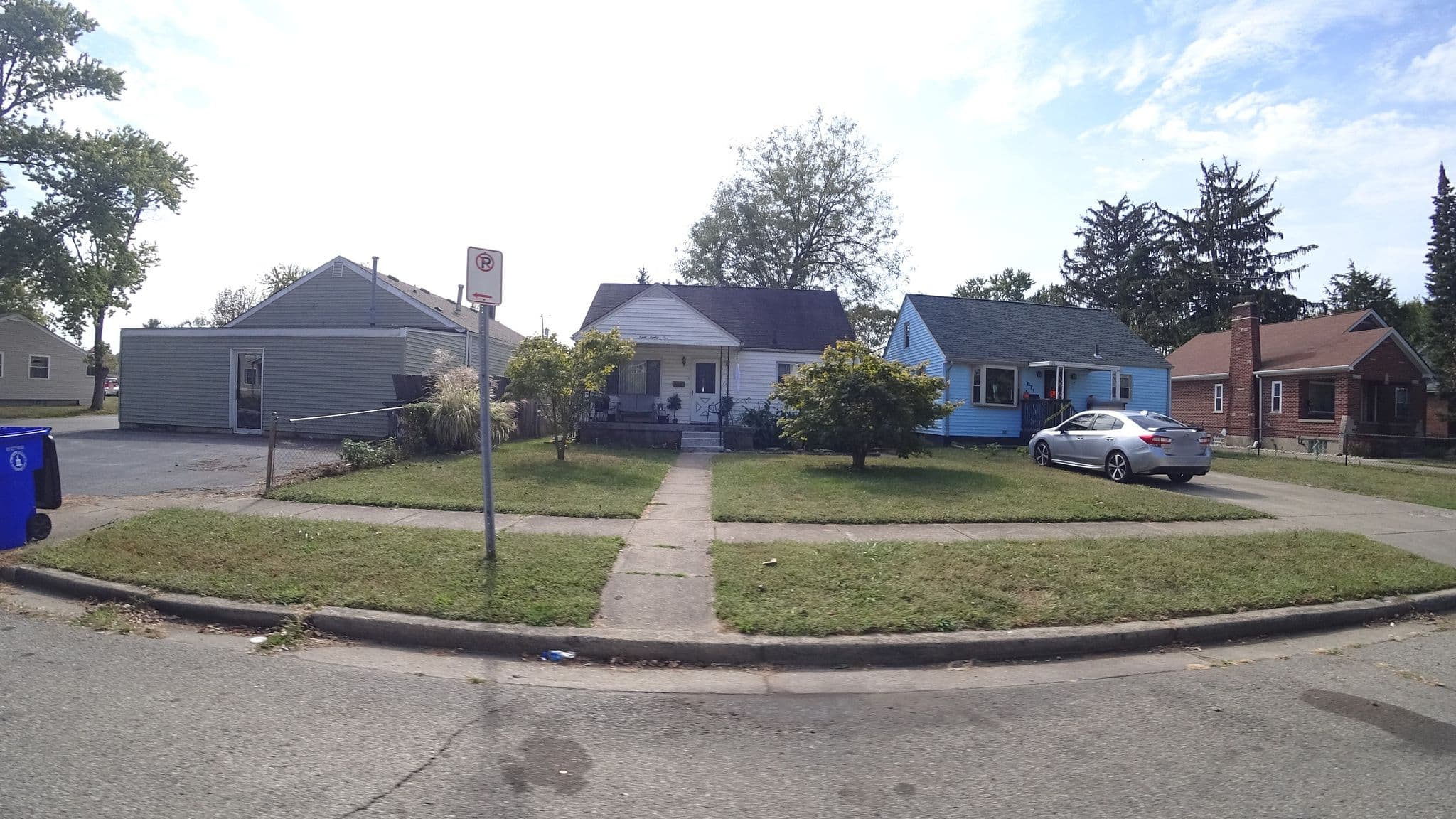 Street view near Rise and Shine, Hamilton — © scottchapel (CC BY-SA · Mapillary)