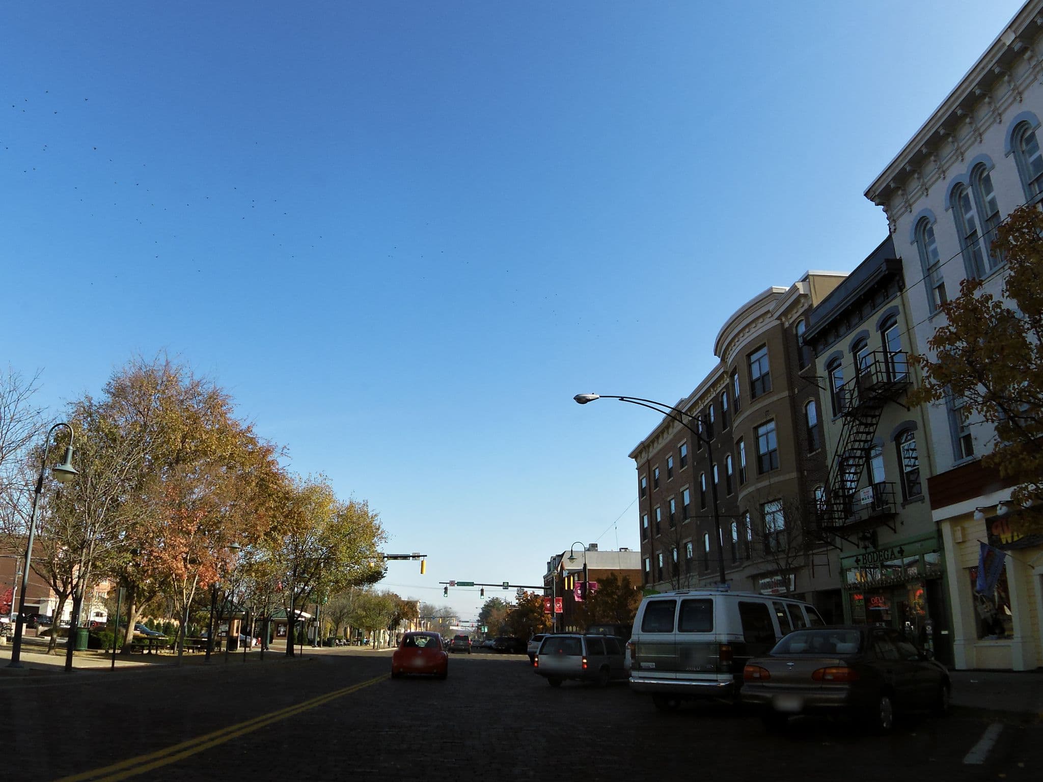 Street view near Uptown Above Ground, New Miami — © allen (CC BY-SA · Mapillary)