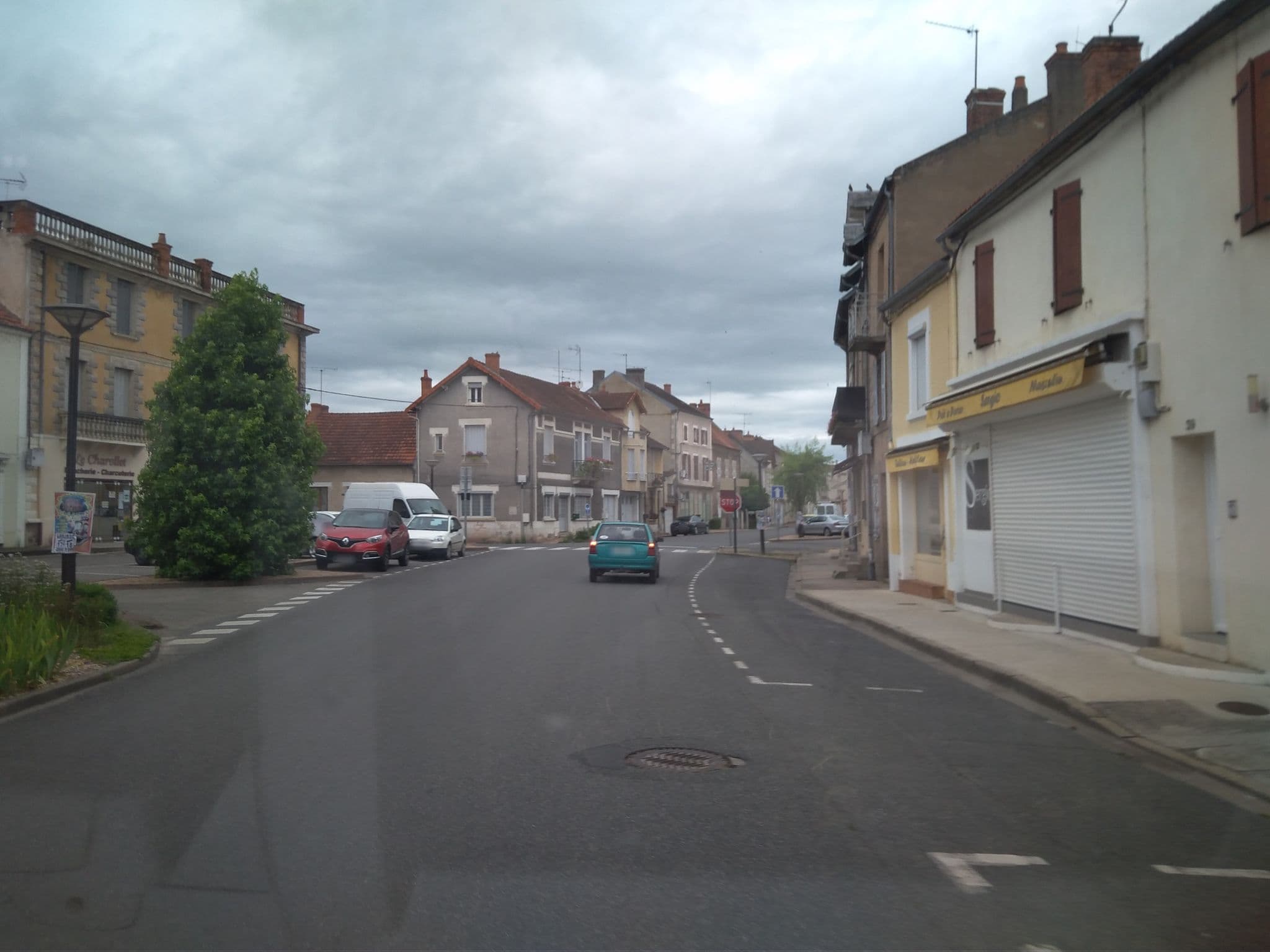 Street view near Hôtel Galland, Lapalisse — © gabarot (CC BY-SA · Mapillary)