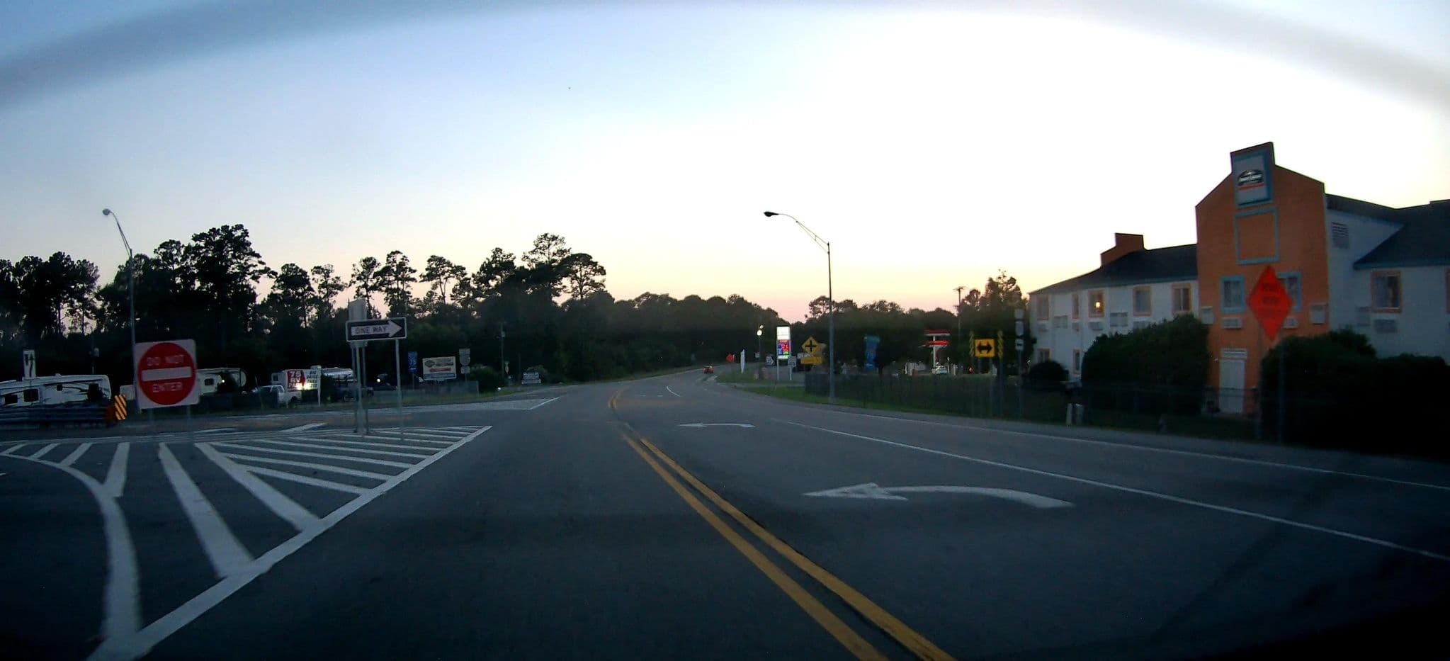 Street view near Motel 6, Tifton — © lordsutch (CC BY-SA · Mapillary)