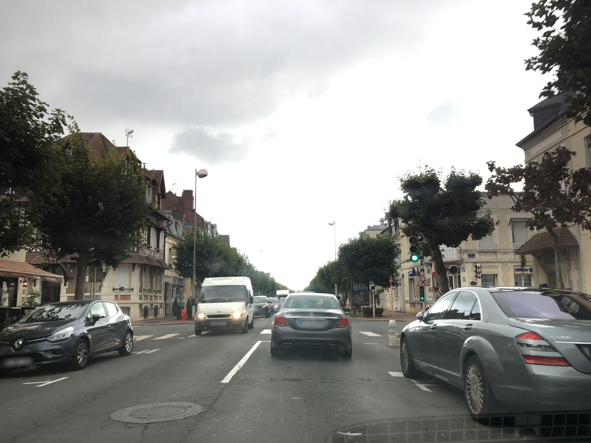 Street view near La Côte Fleurie, Deauville — © cquest (CC BY-SA · Mapillary)