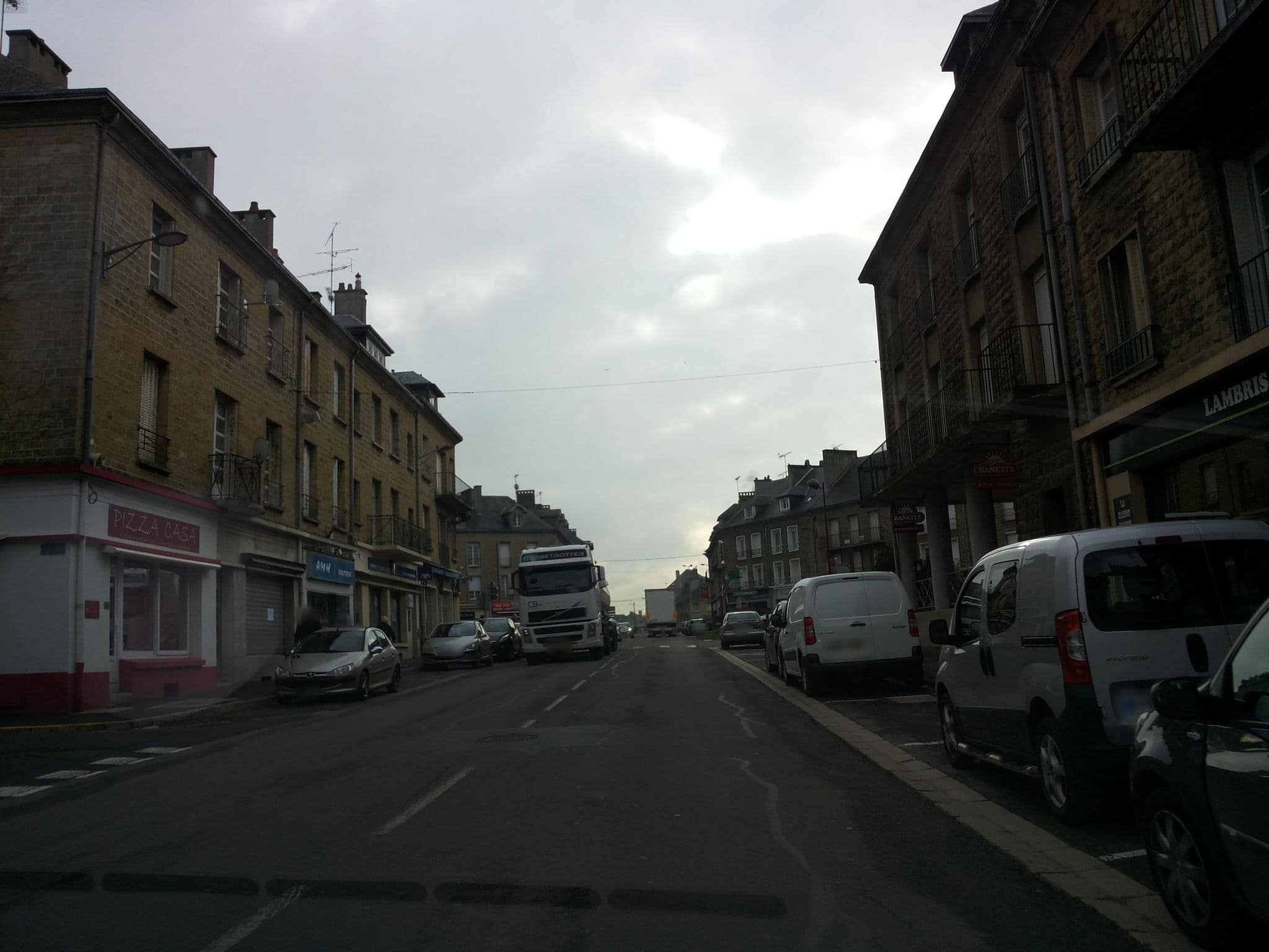Street view near Le Grand Cerf, Carignan — © endszbrxns (CC BY-SA · Mapillary)