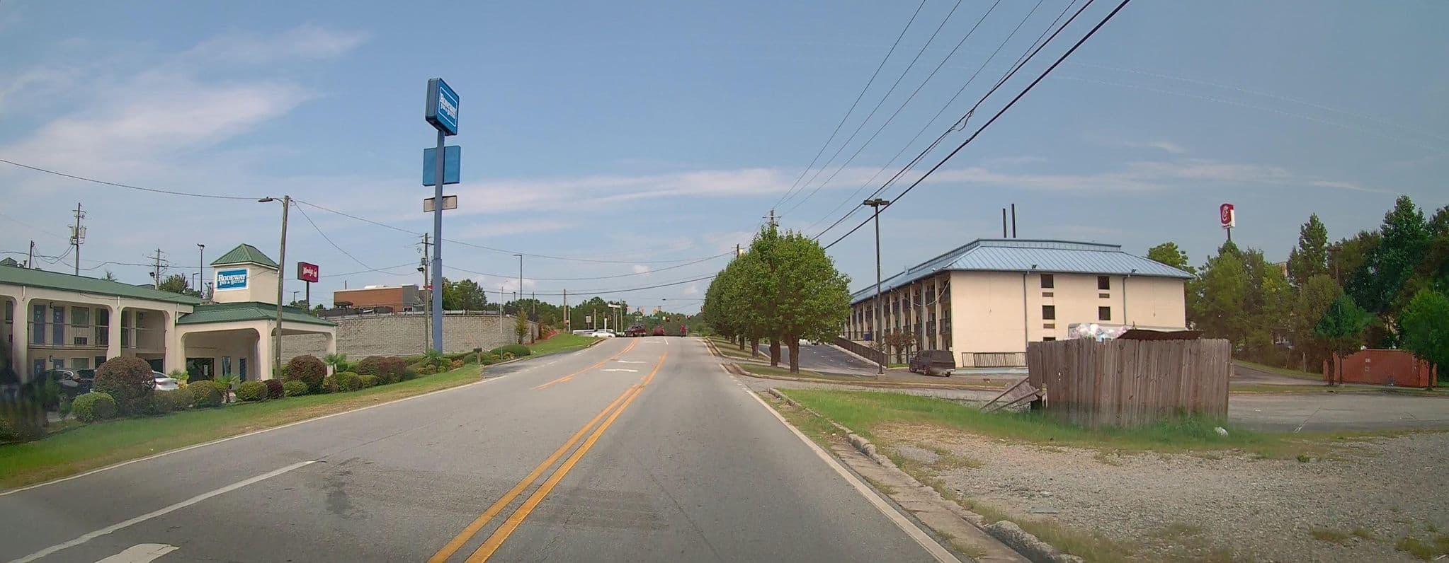 Street view near Motel 6 Macon West, Macon — © lordsutch (CC BY-SA · Mapillary)