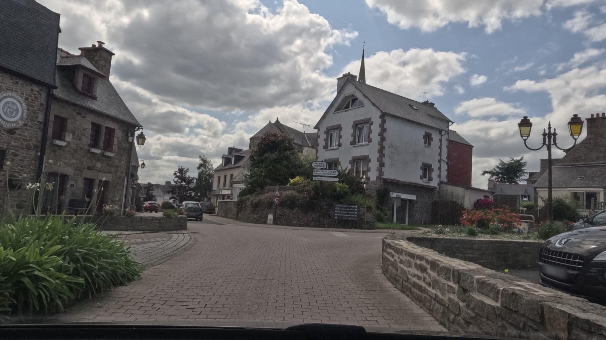 Street view near Les Agapanthes, Ploubazlanec — © Efehn (CC BY-SA · Mapillary)