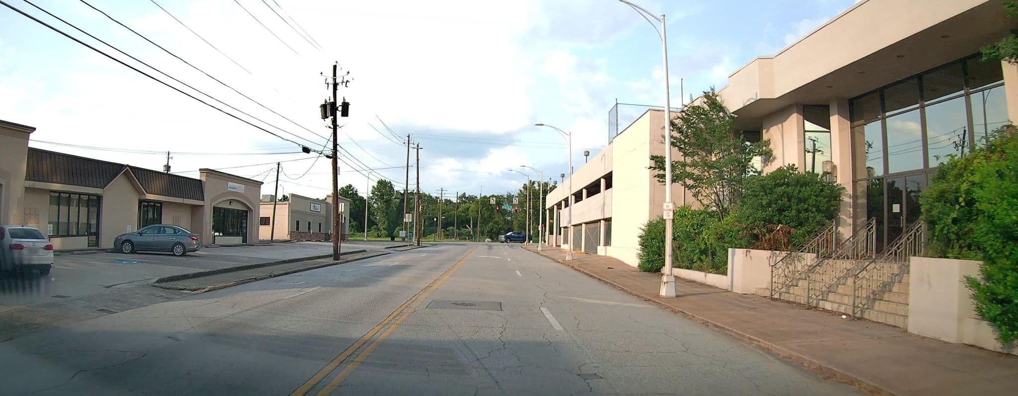 Street view near Ramada Plaza Hotel Macon, Macon — © lordsutch (CC BY-SA · Mapillary)