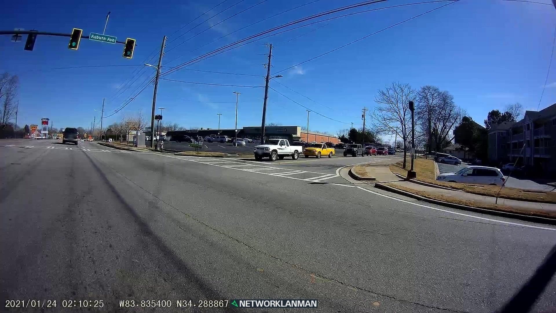 Street view near Red Roof Inn, Flowery Branch — © networklanman (CC BY-SA · Mapillary)