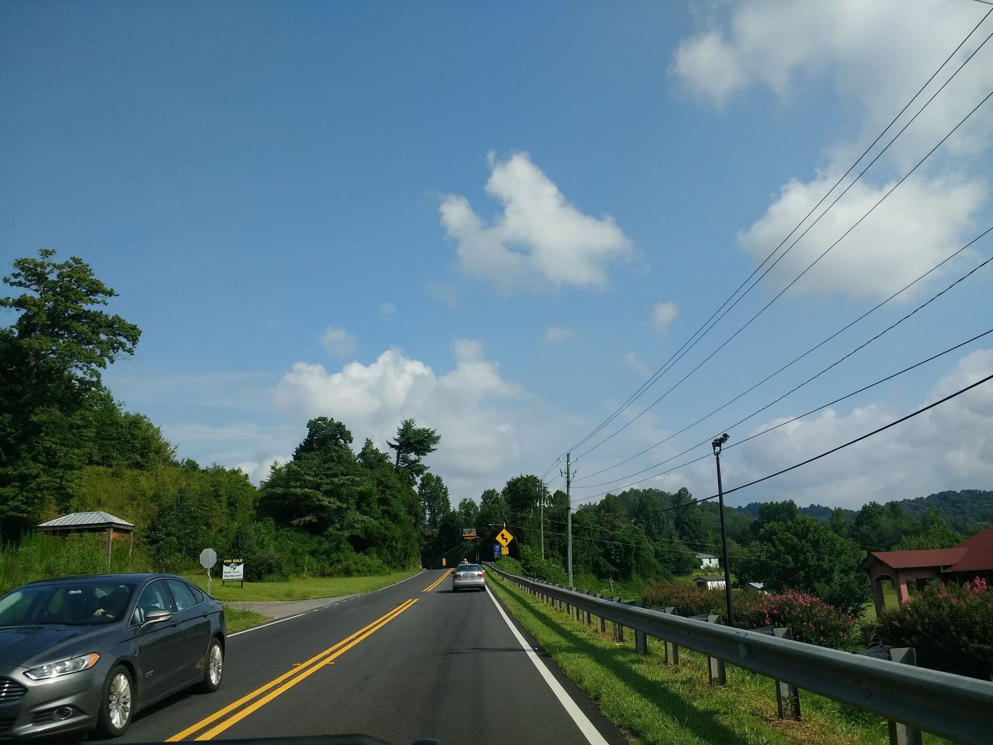 Street view near Ramada Hotels Helen, Clarkesville — © afonit (CC BY-SA · Mapillary)