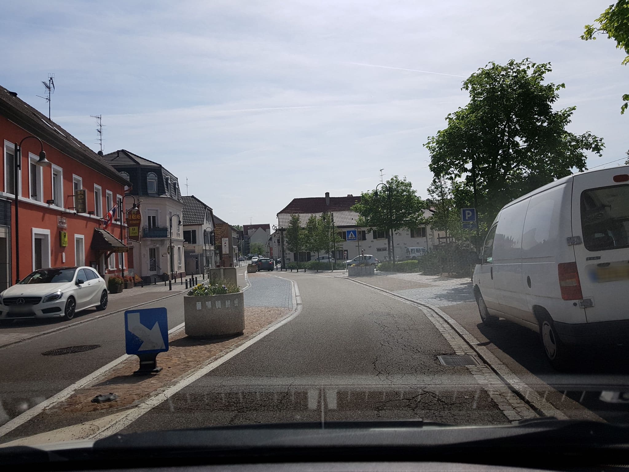 Street view near Le Relais de Brunstatt, Brunstatt — © fgouget (CC BY-SA · Mapillary)