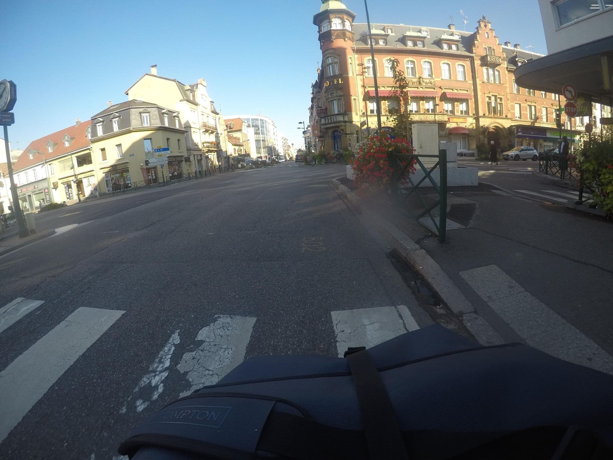 Street view near Hôtel de l'Europe, Saint-Louis — © mfa (CC BY-SA · Mapillary)