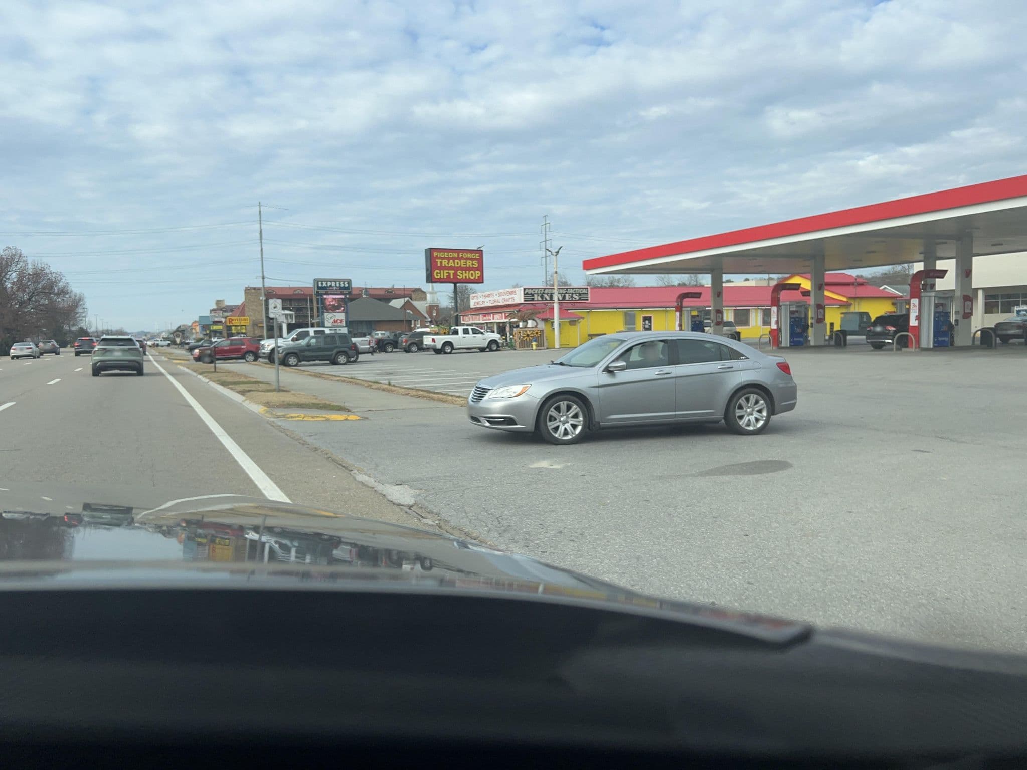 Street view near Mountain Splash Cabin, Pigeon Forge — © cubanoboi (CC BY-SA · Mapillary)