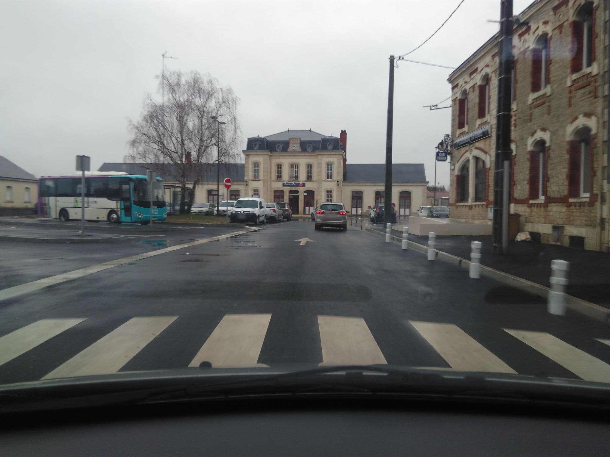 Street view near Hôtel des Voyageurs, Luçon — © operon85 (CC BY-SA · Mapillary)
