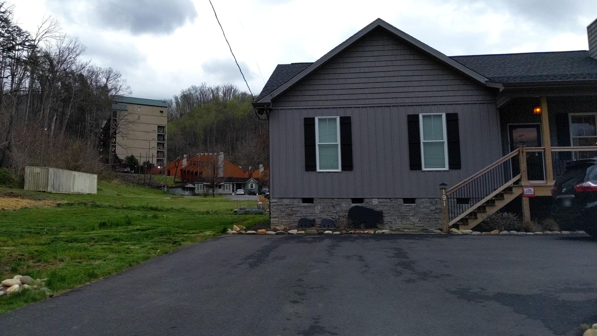 Street view near Kingwood Inn, Gatlinburg — © magic1010d (CC BY-SA · Mapillary)