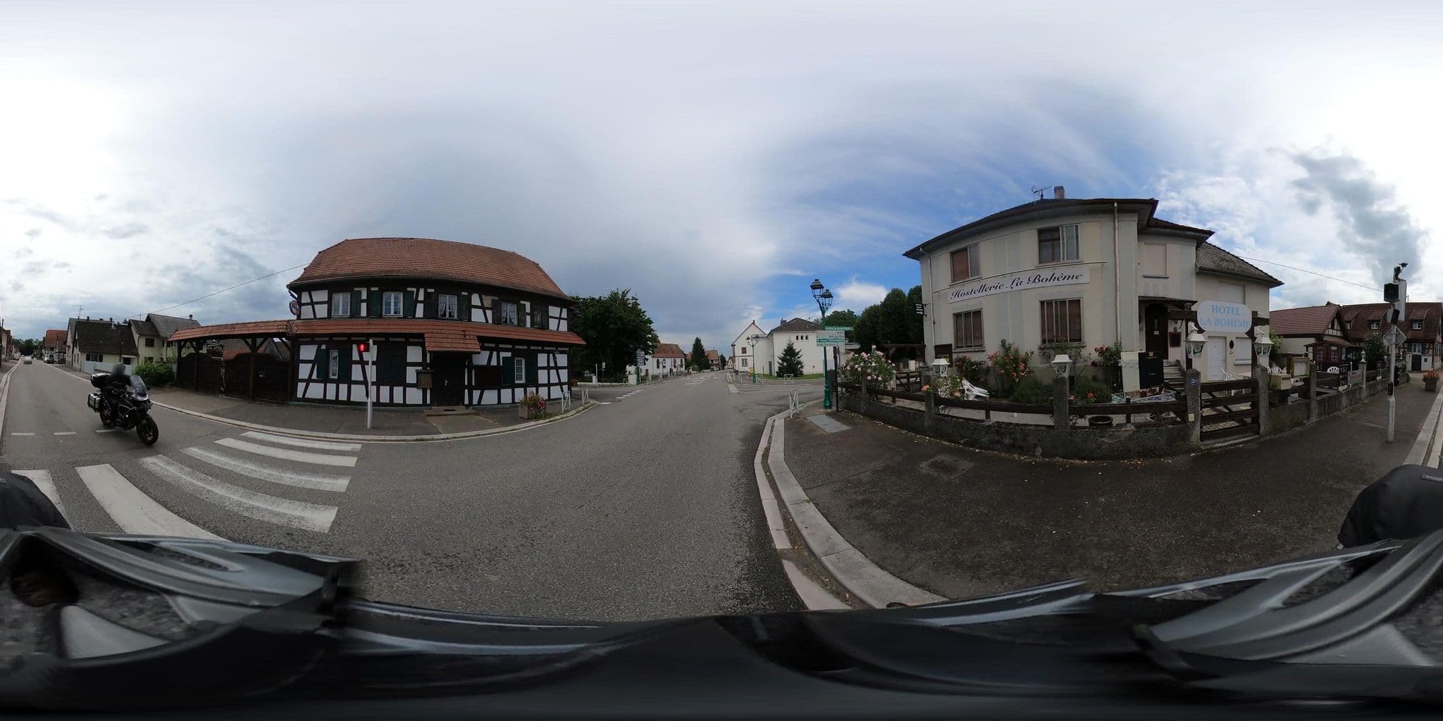 Street view near Hostellerie La Bohême, Roeschwoog — © kopra (CC BY-SA · Mapillary)