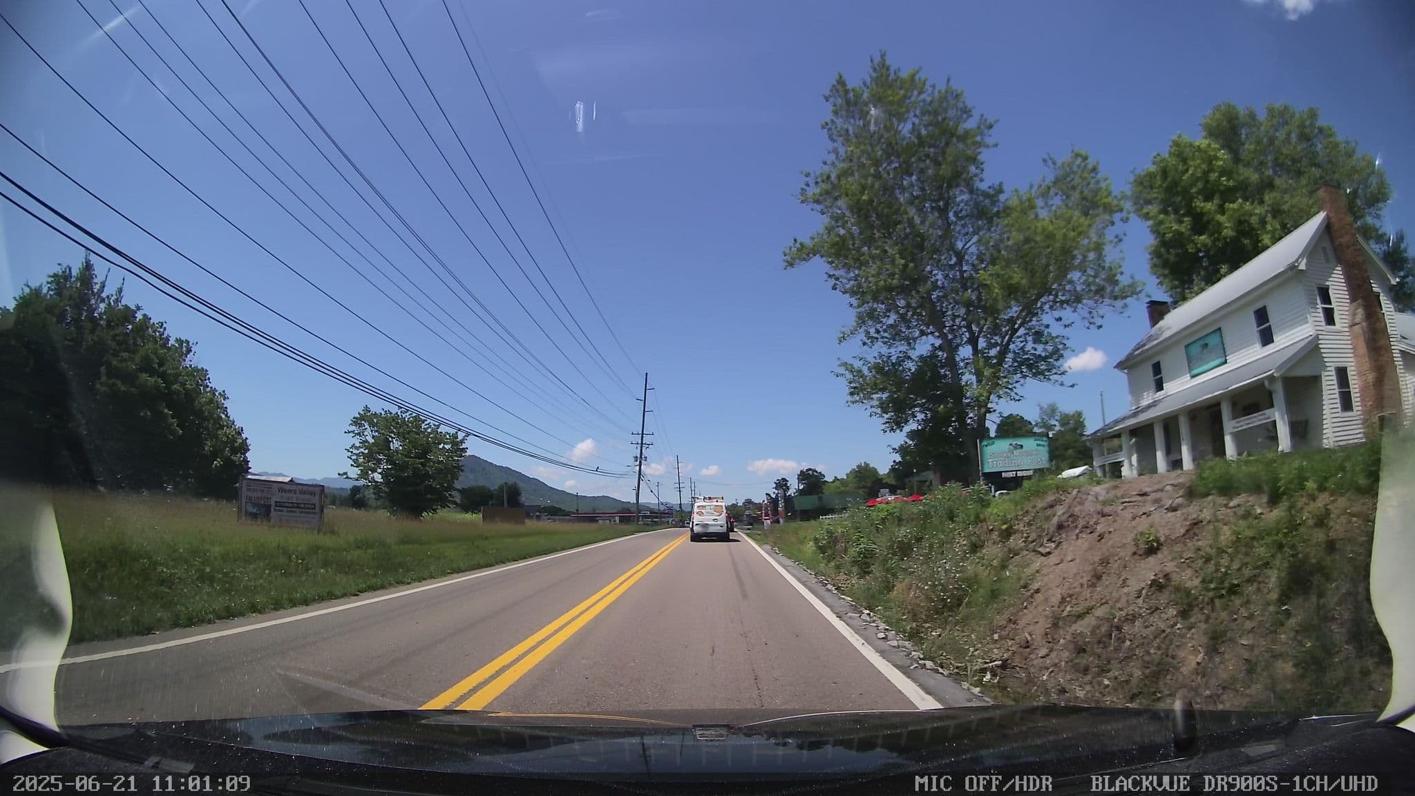 Street view near Smoky Creek Cabins, Pigeon Forge — © smichae (CC BY-SA · Mapillary)