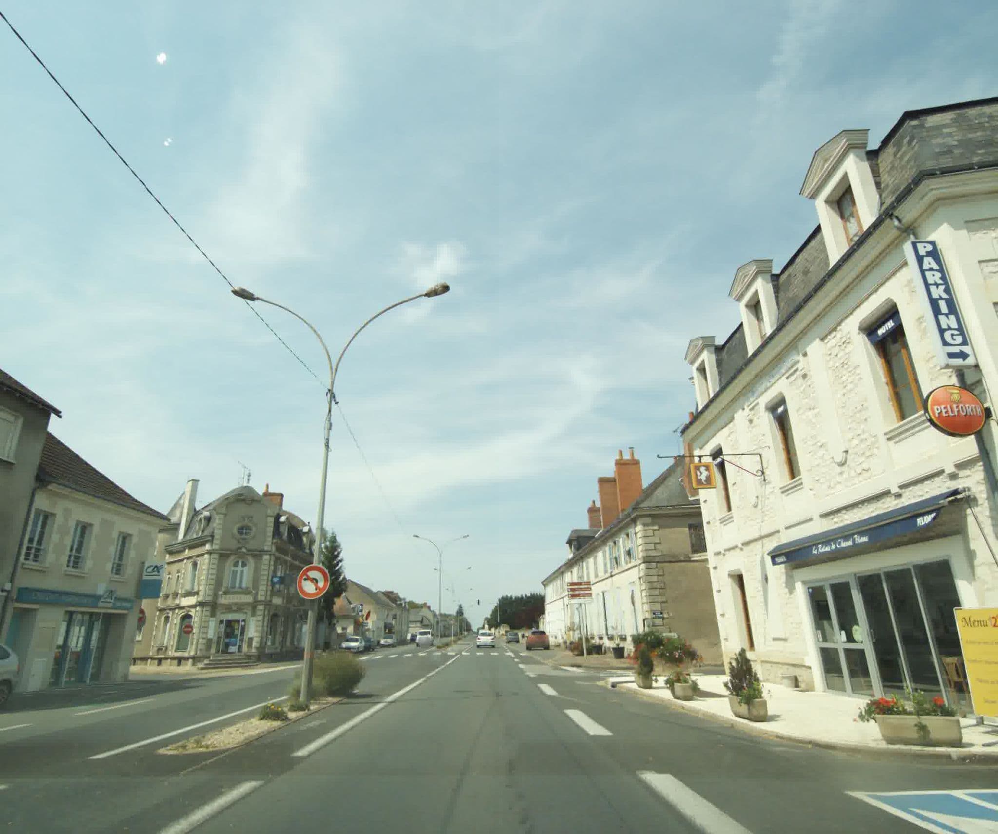 Street view near Hôtel - Restaurant du Cheval Blanc, Les Ormes — © sogefi (CC BY-SA · Mapillary)