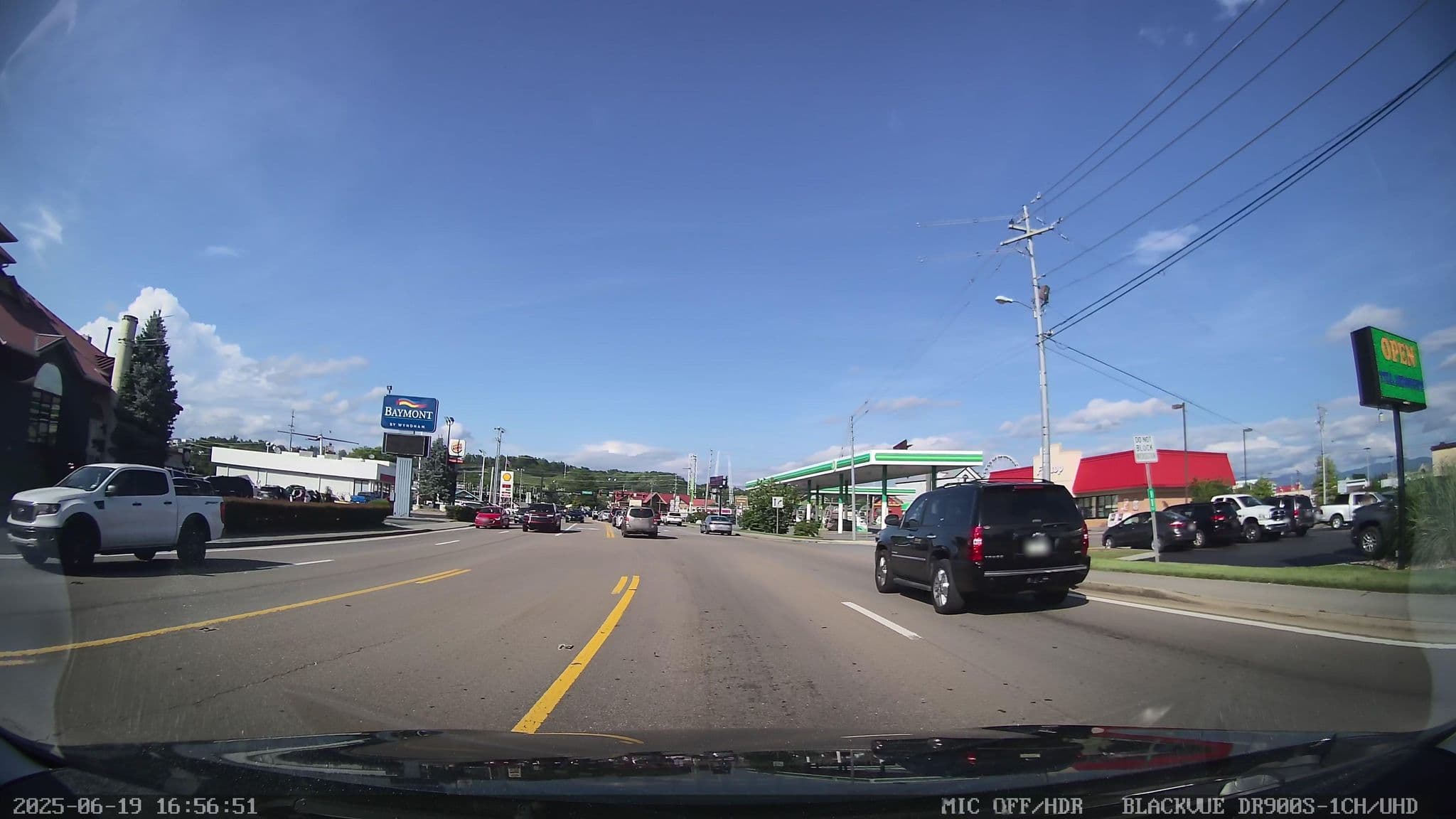 Street view near Baymont Inn - Pigeon Forge, Pigeon Forge — © smichae (CC BY-SA · Mapillary)