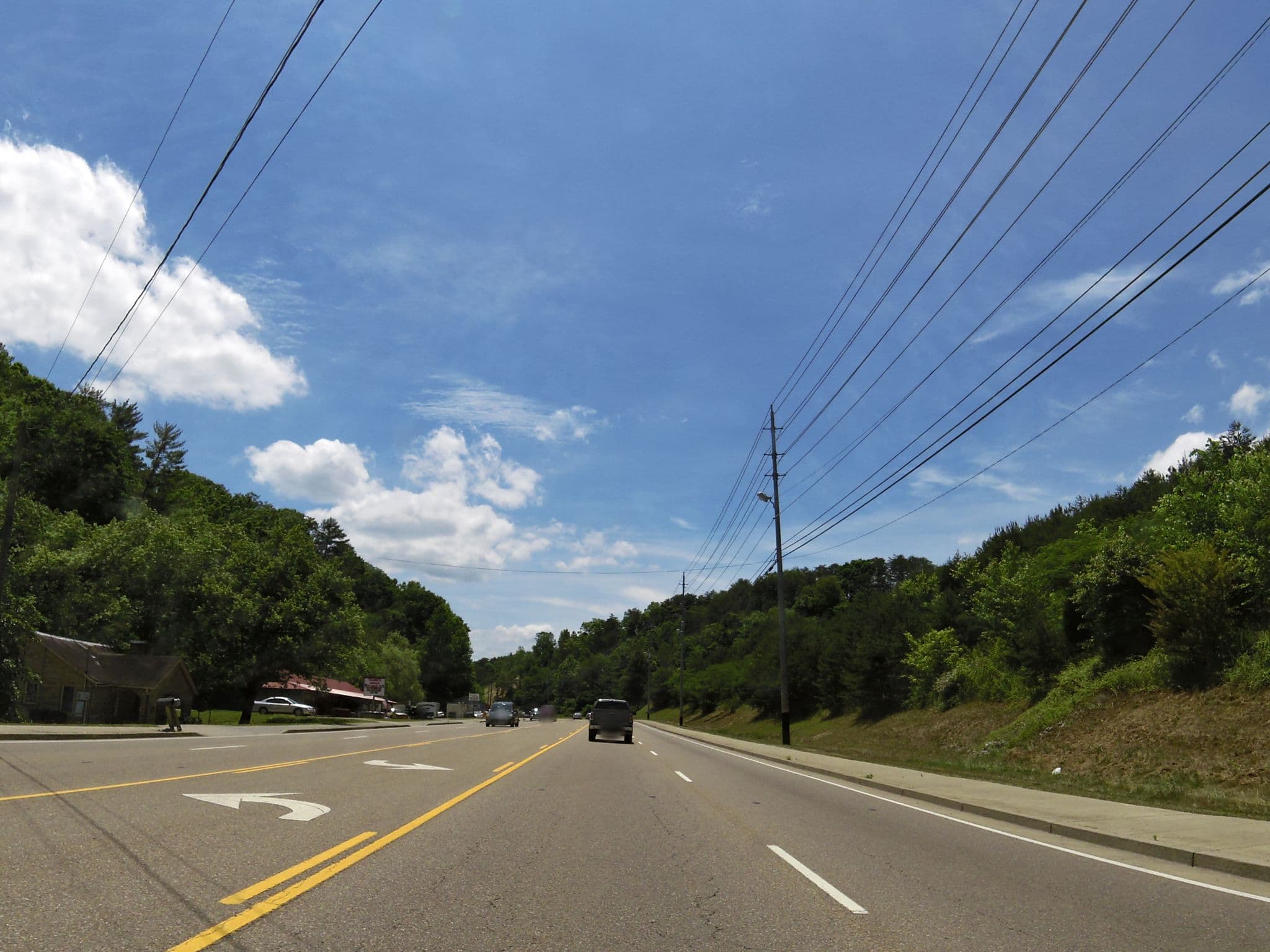 Street view near Bears Den Lodge, Pigeon Forge — © allen (CC BY-SA · Mapillary)