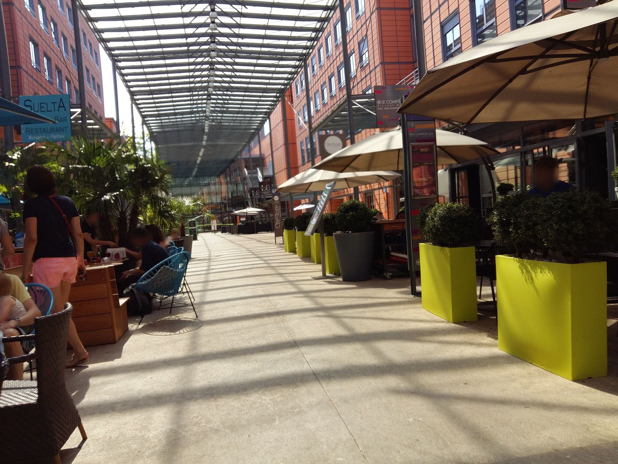 Street view near Residence Montempo Lyon Cite Internationale, Caluire-et-Cuire — © blueberry (CC BY-SA · Mapillary)