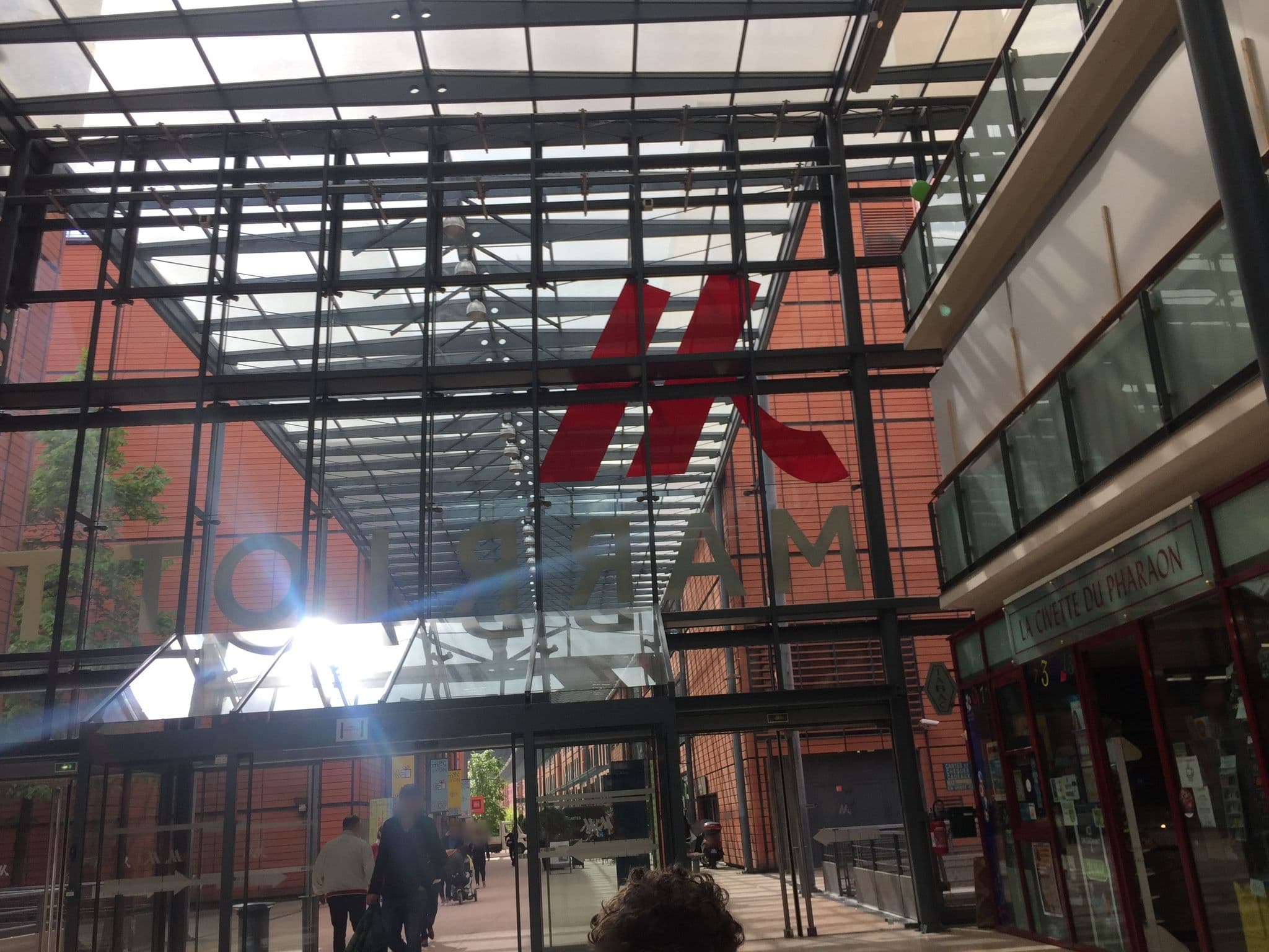 Street view near Marriott, Caluire-et-Cuire — © thepriben (CC BY-SA · Mapillary)