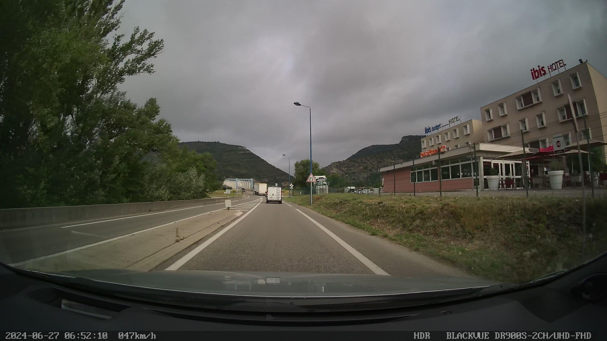 Street view near Ibis Loriol Le Pouzin, Le Pouzin — © madel (CC BY-SA · Mapillary)