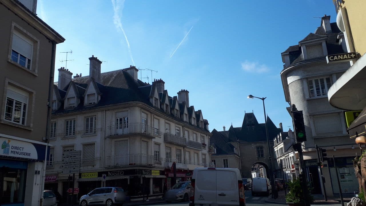 Street view near Le Saint-Georges, Vendôme — © lluc (CC BY-SA · Mapillary)