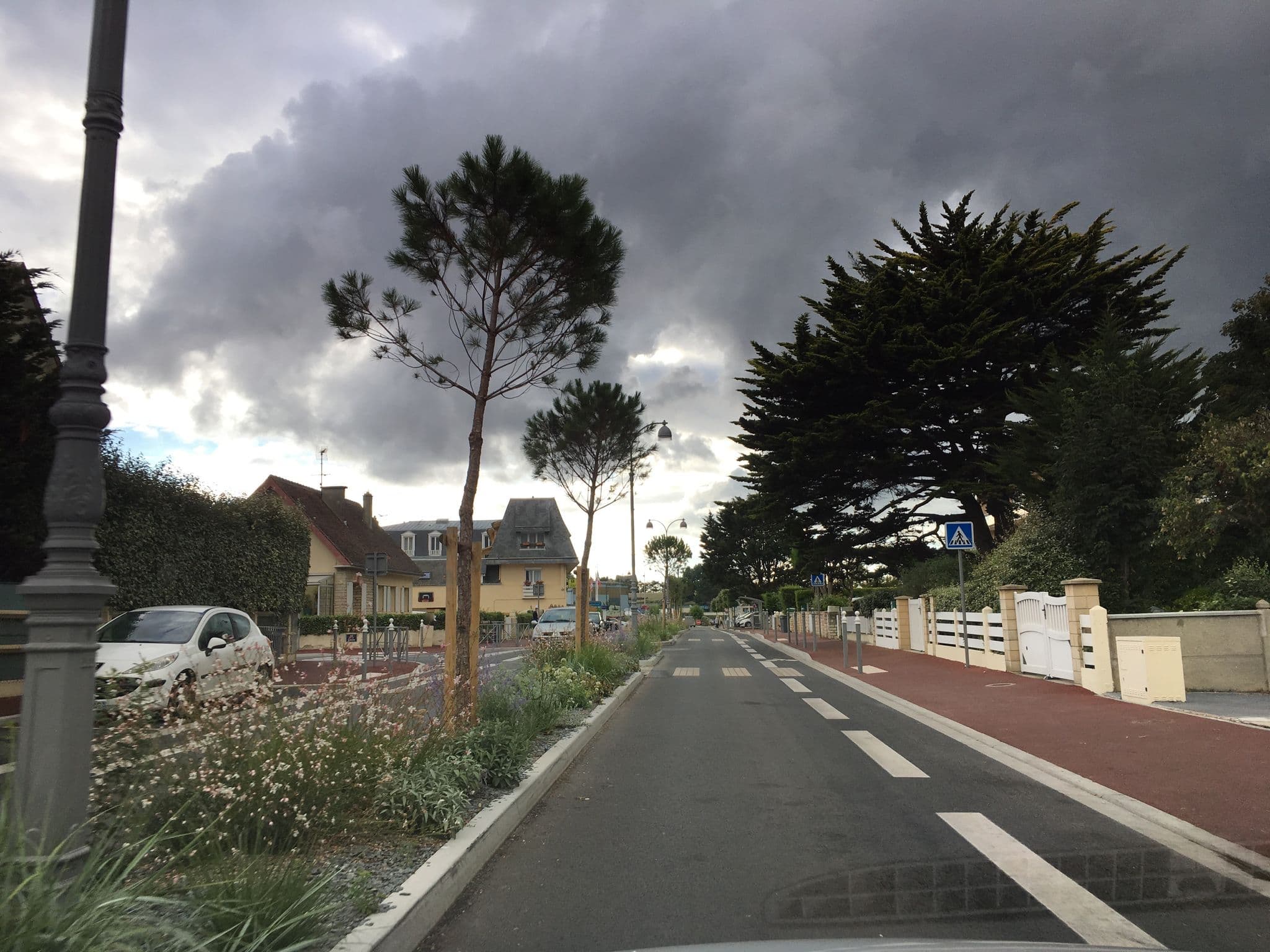 Street view near La Crémaillère, Courseulles-sur-Mer — © cquest (CC BY-SA · Mapillary)