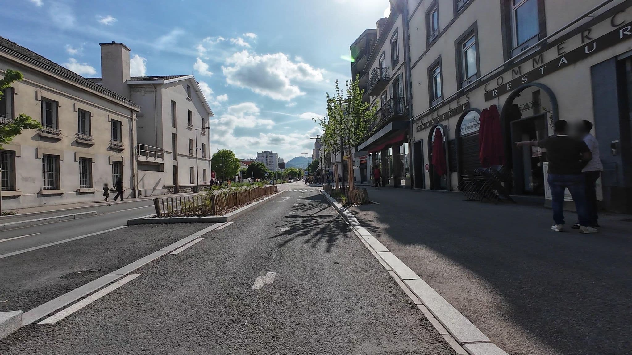 Street view near Les Commerçants, Clermont-Ferrand — © user-3965077544 (CC BY-SA · Mapillary)