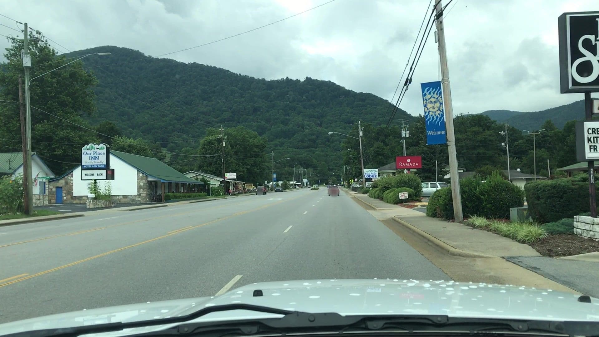 Street view near River Point Lodge, Maggie Valley — © lvl5 (CC BY-SA · Mapillary)