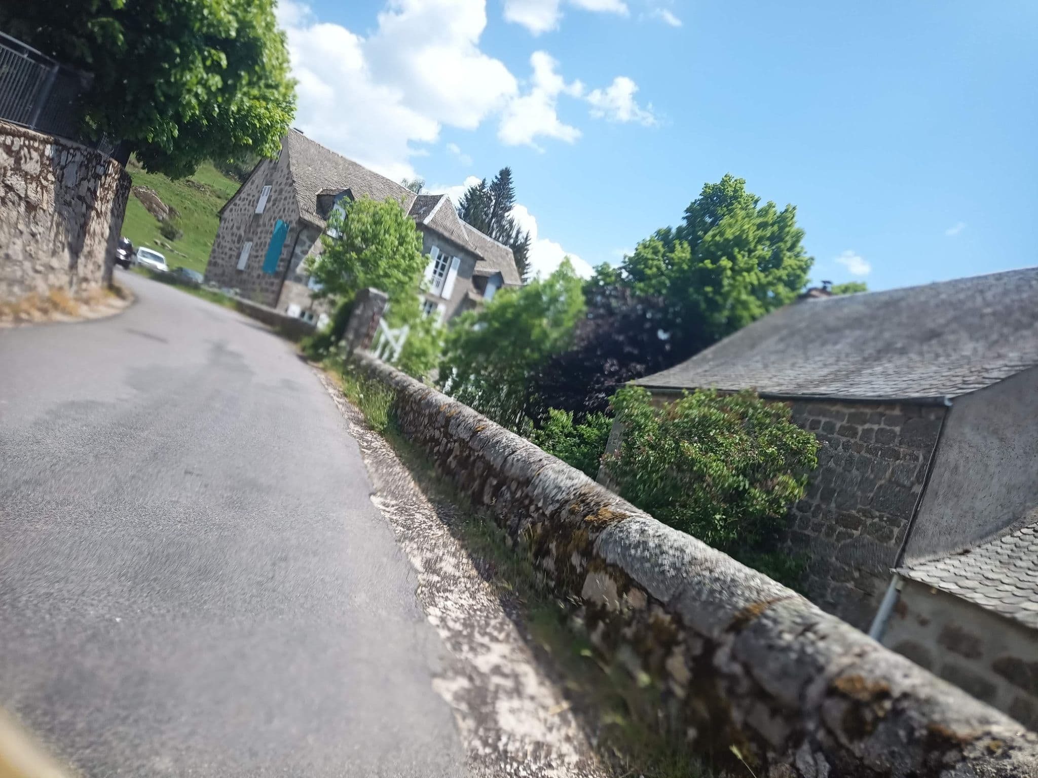 Street view near La Vallée du Bès, Chaudes-Aigues — © connermacleod69 (CC BY-SA · Mapillary)