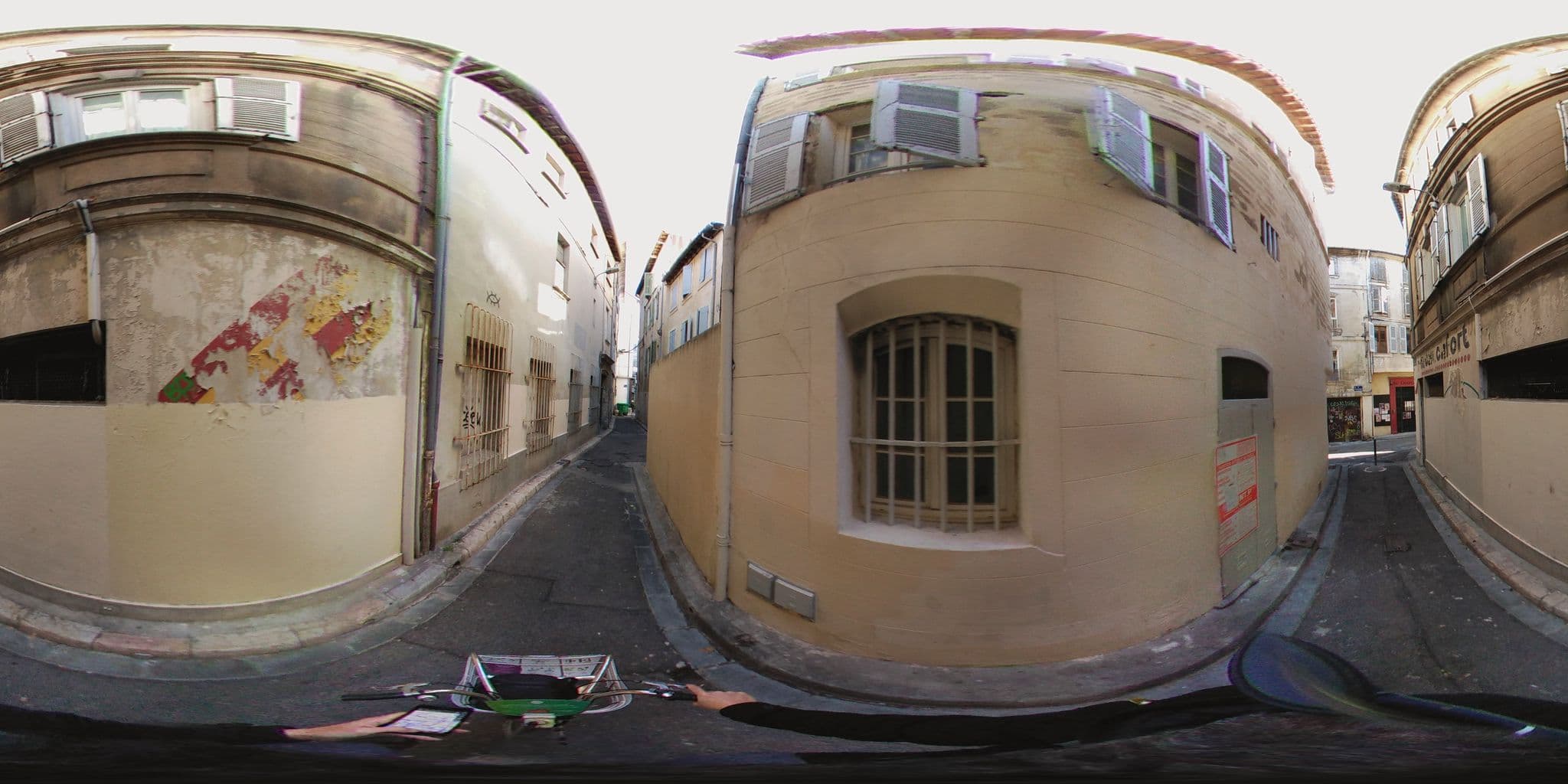 Street view near La Livrée du Palais, Avignon — © zimmy (CC BY-SA · Mapillary)