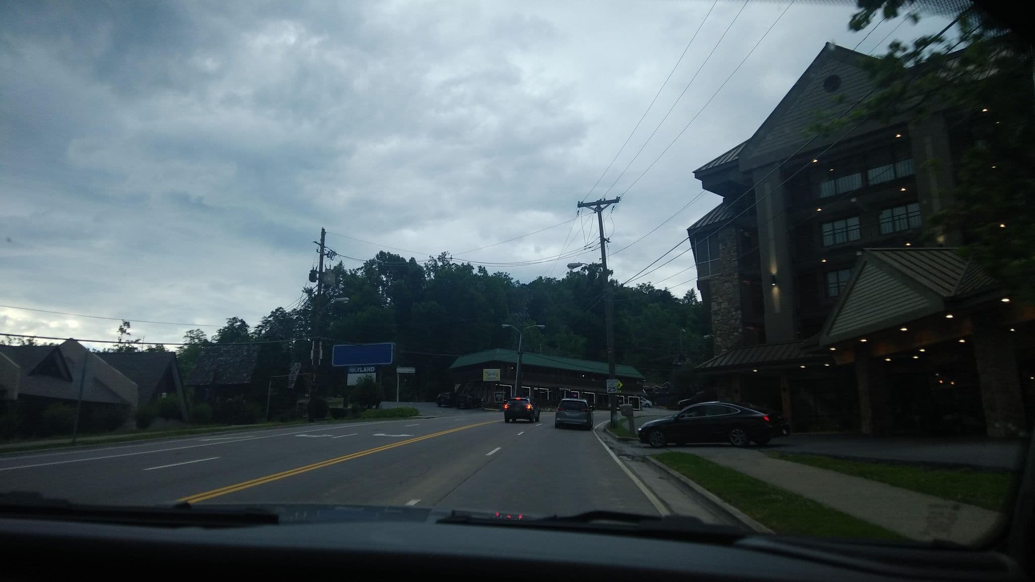 Street view near Park View Inn, Gatlinburg — © jacklehoullier (CC BY-SA · Mapillary)
