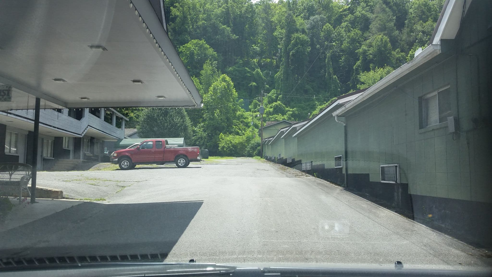 Street view near Rainbow Motel, Gatlinburg — © dgearhart (CC BY-SA · Mapillary)